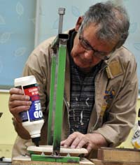 Glueing press