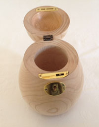 Tea caddy in wood