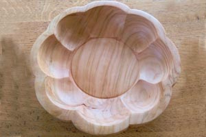 John Whiteley demonstrated making a nine-centred bowl at Ryedale Woodturners Nine centred bowl